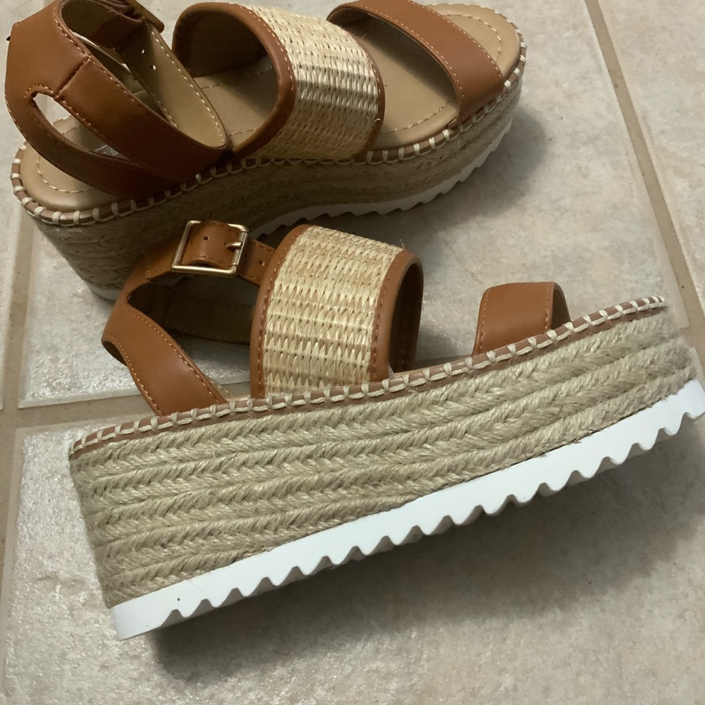 Soda brand camel and cream wedges
